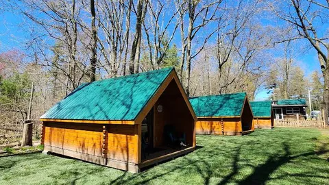 Cabins — image 2 of 10