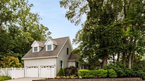 Rental House 5 Bedrooms — image 1 of 12