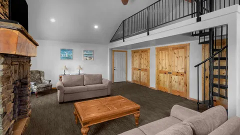 Park Hotel - Tri-Level Condo (Sleeps 12) — image 1 of 12