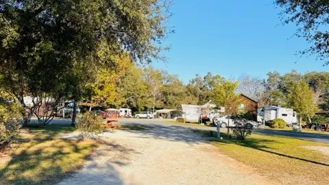 30/50 Full Hookup Pull-Through RV Site WEEKLY — image 1 of 3