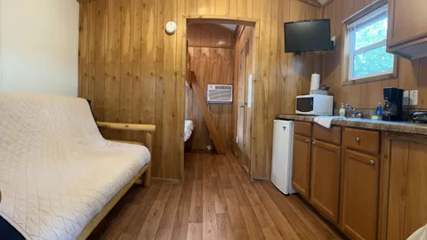 Silver Creek Cottage — image 2 of 5