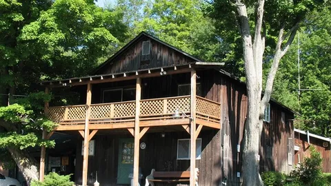 Pre-Civil War Barn — image 1 of 11