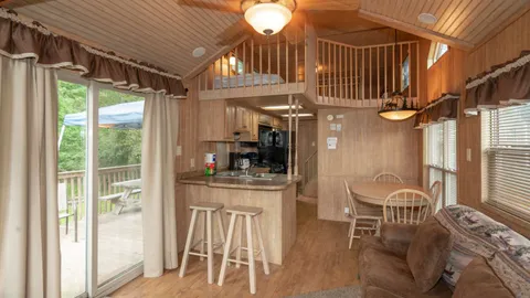 Family Cabin Rental (Sleeps 6) — image 10 of 10