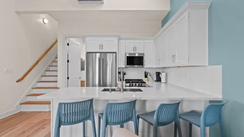 Surf Bungalow 2BR/2BA - Pet Friendly — image 2 of 22
