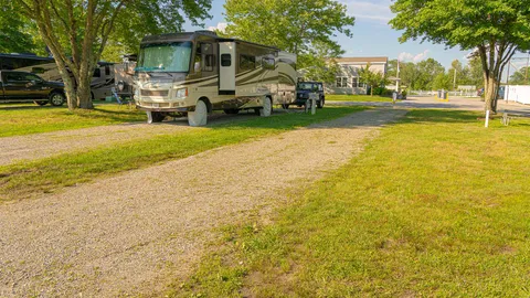 Pull Thru Water & Electric 30/50amp RV Site — image 2 of 3