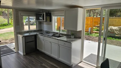 Deluxe Cabin 12 — image 2 of 4