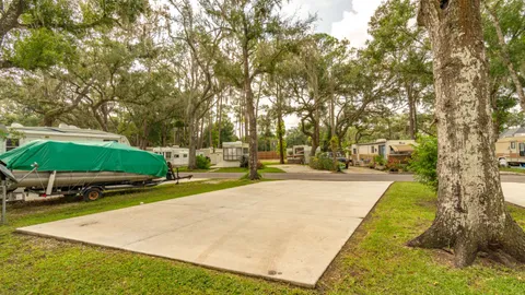Premium Full Hookup RV Site — image 2 of 3