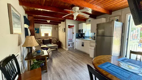 Standard Cabin — image 2 of 5