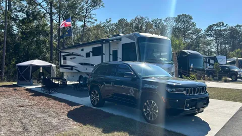 30/50 Amp Deluxe Full Hookup RV Site — image 1 of 4