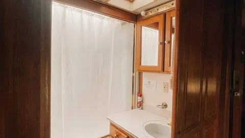Class A Motorhome — image 7 of 7