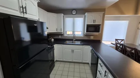 2 bedroom Premium — image 2 of 13