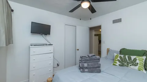Poolside Home Rental — image 9 of 9