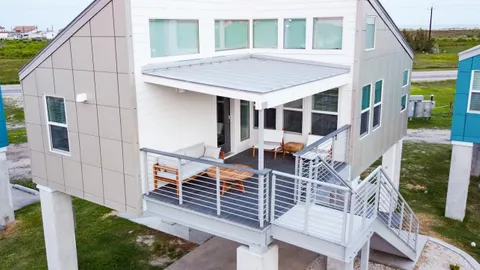 Large Beach Bungalow — image 1 of 9