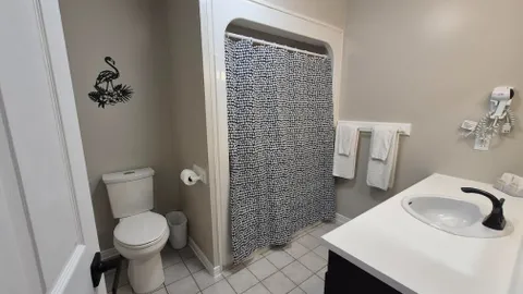 2 bedroom Premium — image 13 of 13