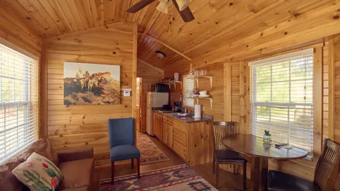 Riverview Two Bedroom Cottage — image 6 of 6