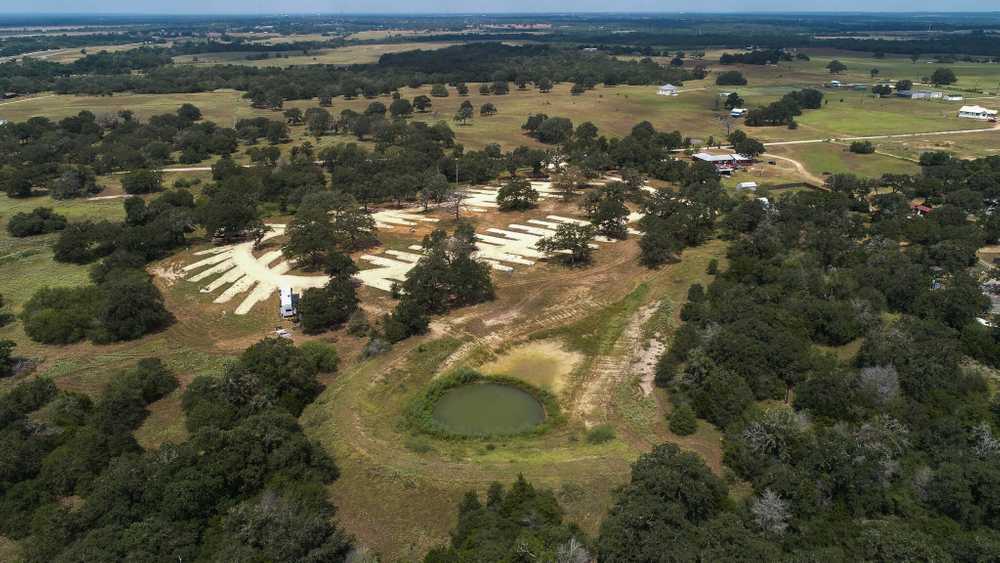 Arrow RV Park, Luling, Texas - Photo 5