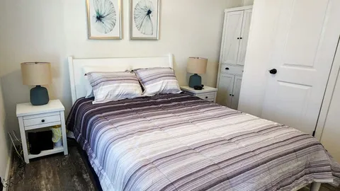 Premium Rental 1 Bedroom w/Porch — image 7 of 7