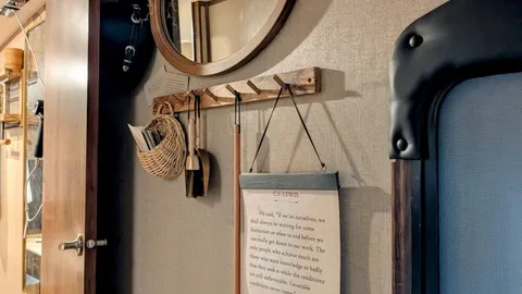 Island Crafts — image 2 of 12