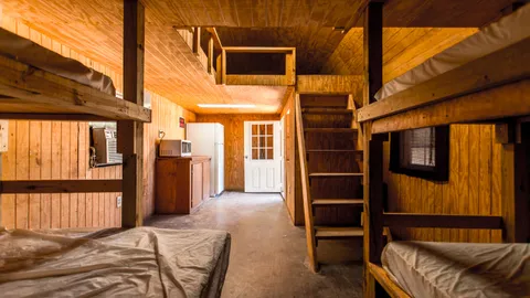Cabin 4 - Large — image 2 of 9
