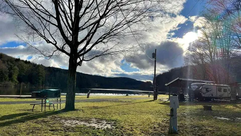 Lakeview Pull-Through RV Sites (W&E only) 20/30/50 amp — image 1 of 1