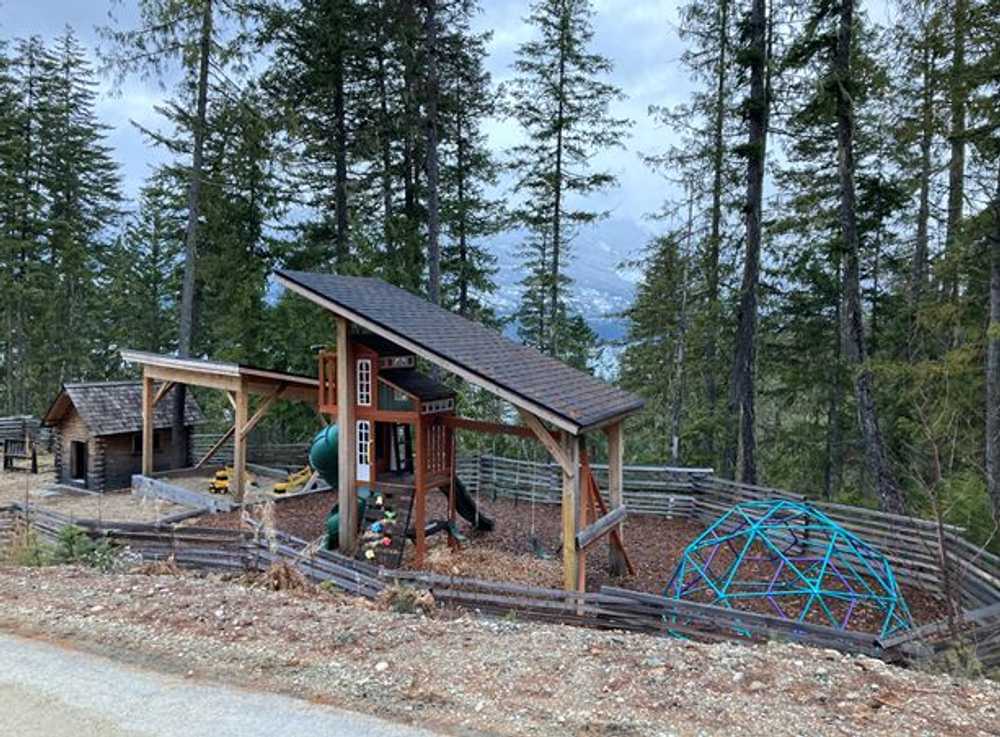 Halcyon Heights, Nakusp, British Columbia - Photo 3