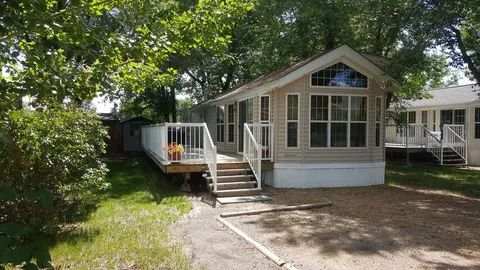 Deluxe Cabin - Littlefoot Lodge — image 1 of 6