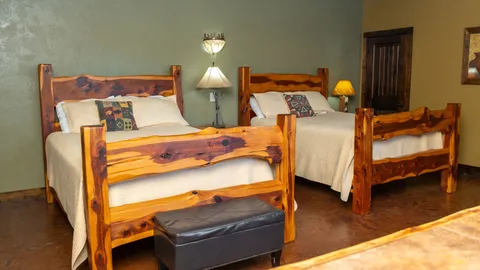 Deluxe Cozy Cottage — image 2 of 9
