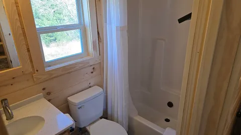 Moonlite Cabin — image 2 of 13