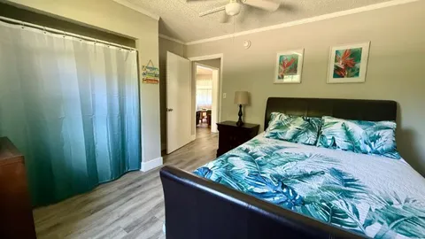 Premium Cabin — image 2 of 8