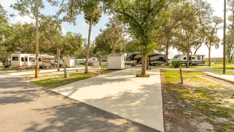 Elite Full Hookup RV Site — image 3 of 3