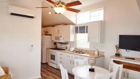 Pinewoods Deluxe Cottage (Accessible) — image 8 of 8
