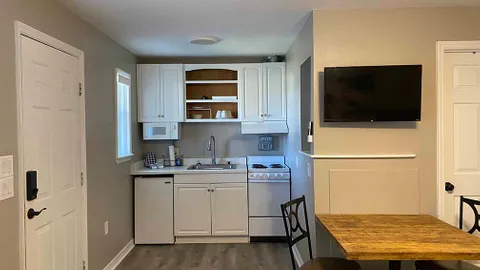Efficiency Cottage — image 2 of 12