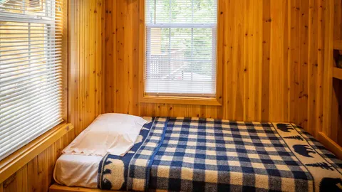 2 Bedroom Luxury Cottage — image 2 of 13