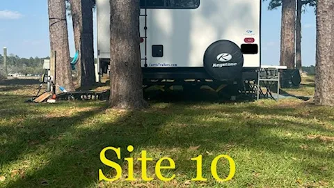 30 Amp Deluxe RV Site — image 1 of 8