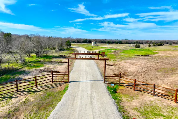 Pull Through RV Park – photo 1