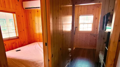 Deluxe Cottage Accessible — image 2 of 6