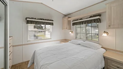 Silver 2 Bedroom Rental — image 2 of 8