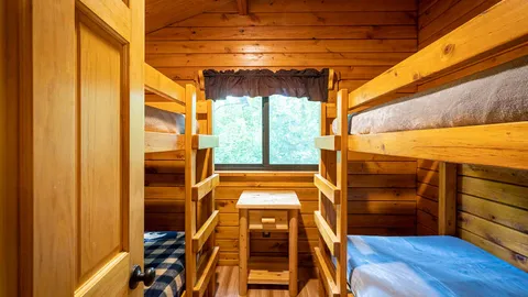 Luxury Cabin — image 2 of 16
