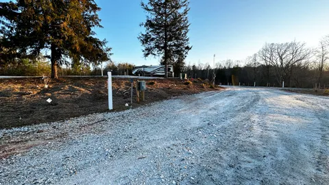 Full Hook UP Deluxe Pull-Through RV Site — image 1 of 4