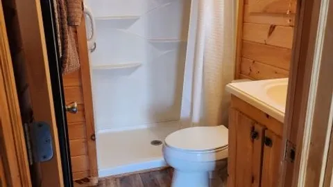 Chalet - sleeps 2 — image 9 of 9