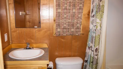 Deluxe Lakefront Cabin — image 11 of 11