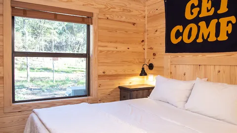 Bluebonnet Cabin — image 2 of 9