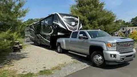 Pull-Through Full Hookup 30/50 Amp RV Site — image 2 of 7