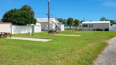 30/50 Amp Full Hookup RV Site — image 2 of 4