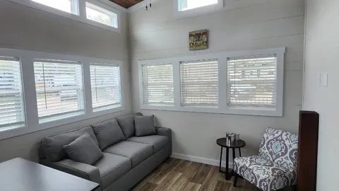 Premium 2 bedroom Cottage — image 4 of 4