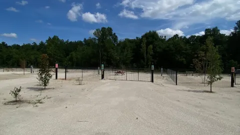 30/50 Full Hookup Back-in Dog Park RV Site KW — image 2 of 3