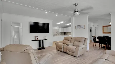 4 Bedroom Cottages -  Call To Book — image 15 of 15