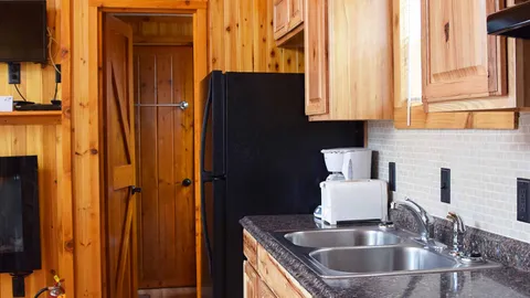 2 Bedroom Luxury Cottage — image 2 of 14
