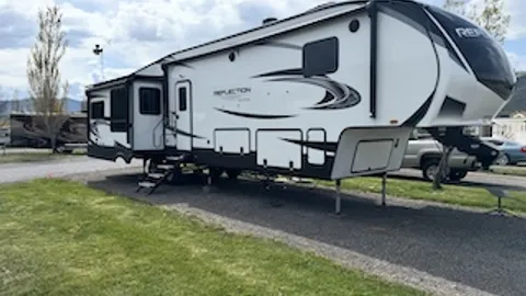 Premium Pull-Thru 30/50 Amp RV Site — image 2 of 2