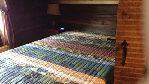 Moose Lodge Cabin — image 2 of 7